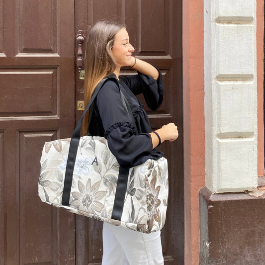 Bolsa de viaje flores blanco y negro